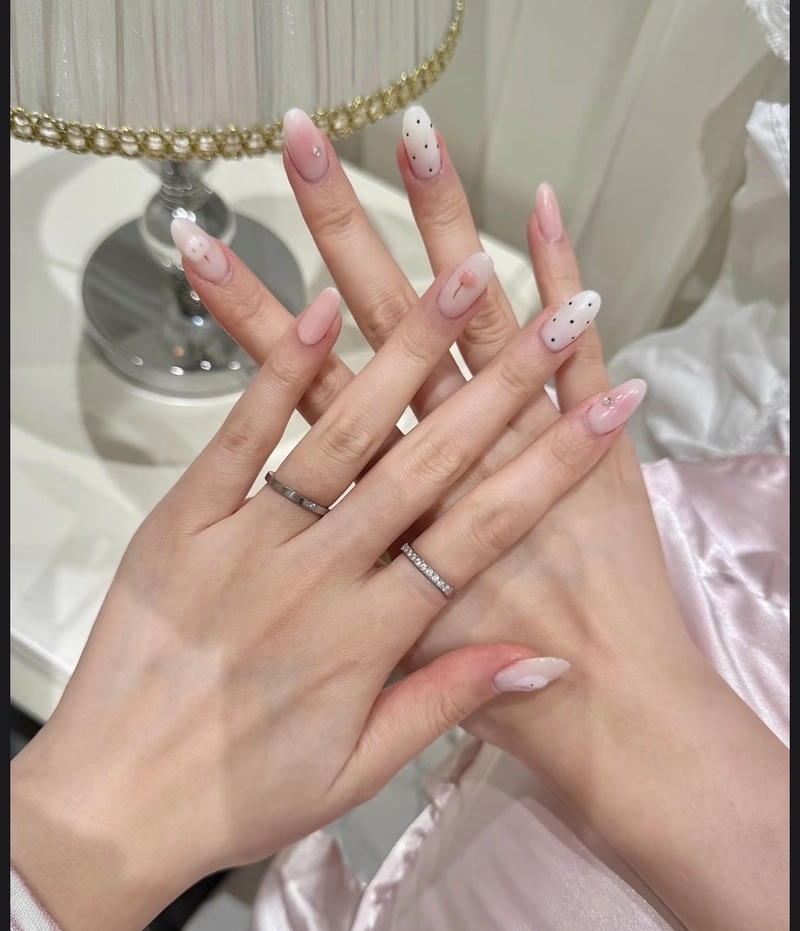 mẫu nail màu hồng phấn đơn giản