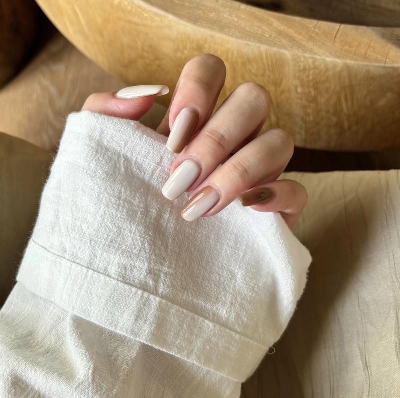 mẫu nail màu trắng đơn giản