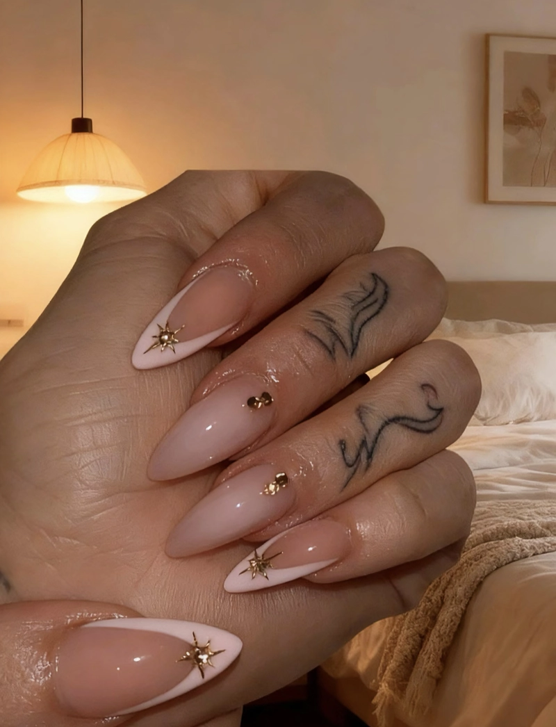 mẫu nail móng nhọn đính đá