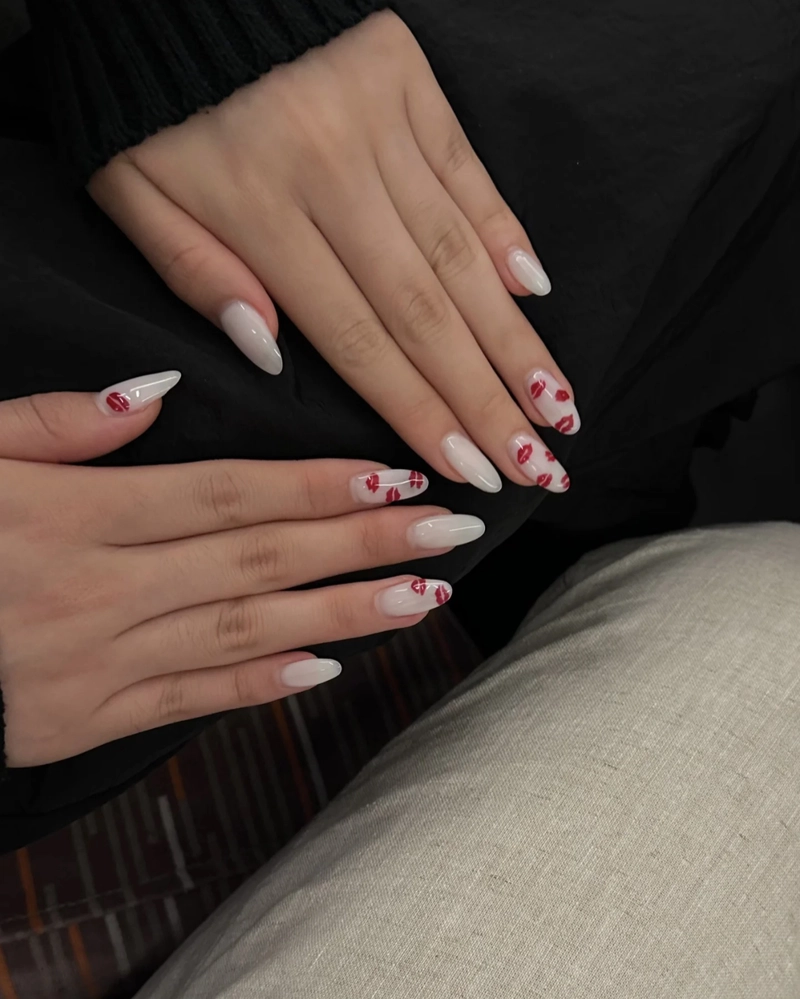 mẫu nail móng nhọn màu trắng