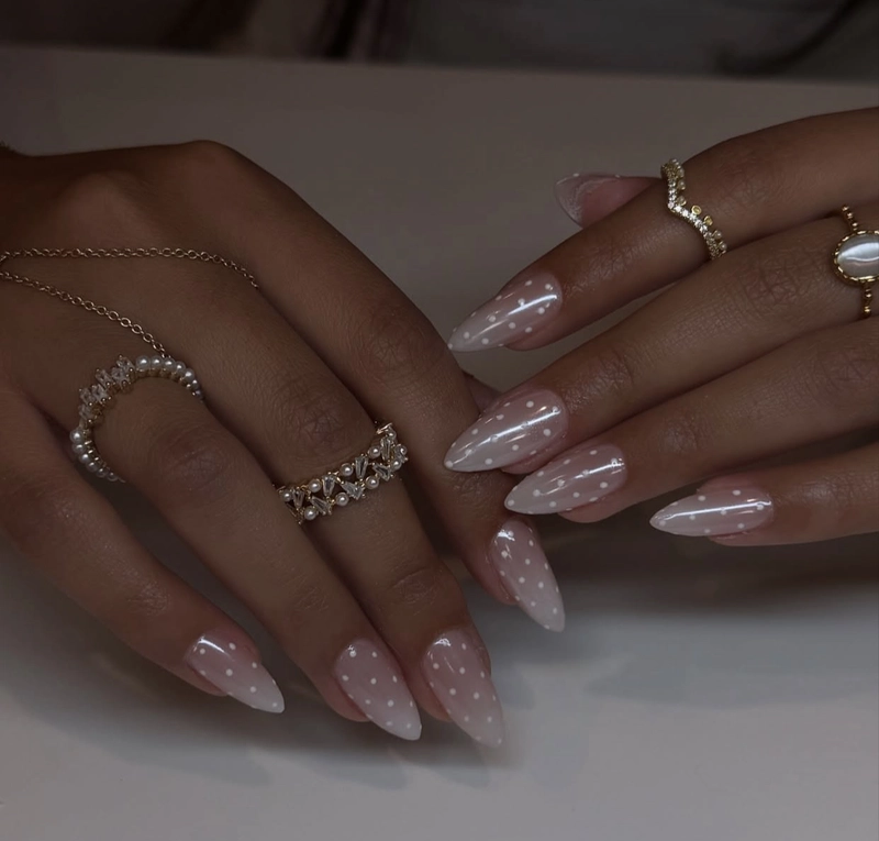 mẫu nail móng nhọn tròn đơn giản