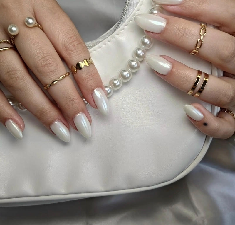 mẫu nail móng nhọn tròn trắng