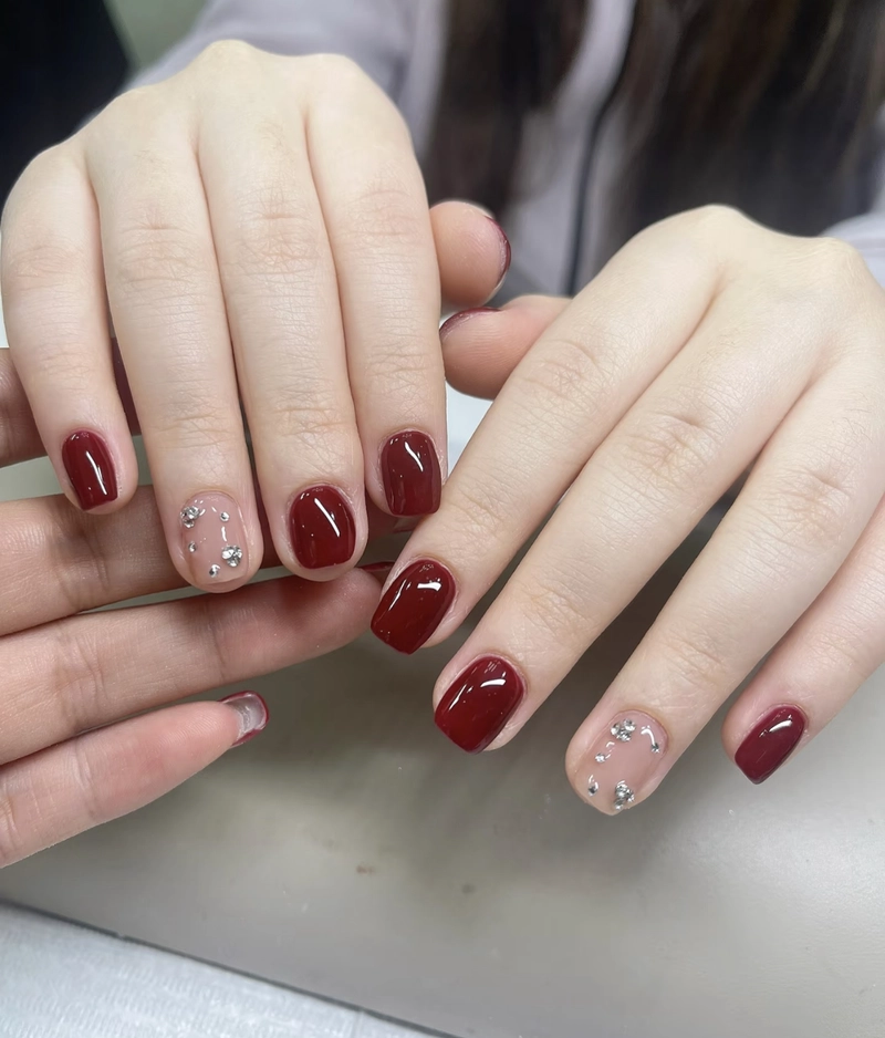 mẫu nail ngắn màu đỏ