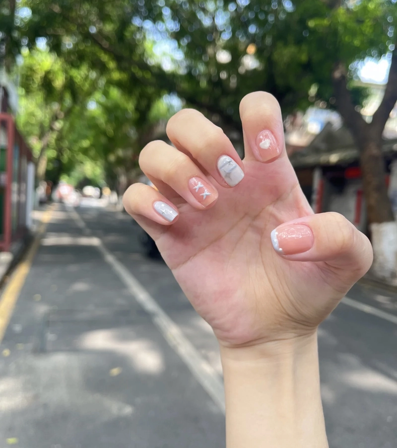 mẫu nail ngắn trắng