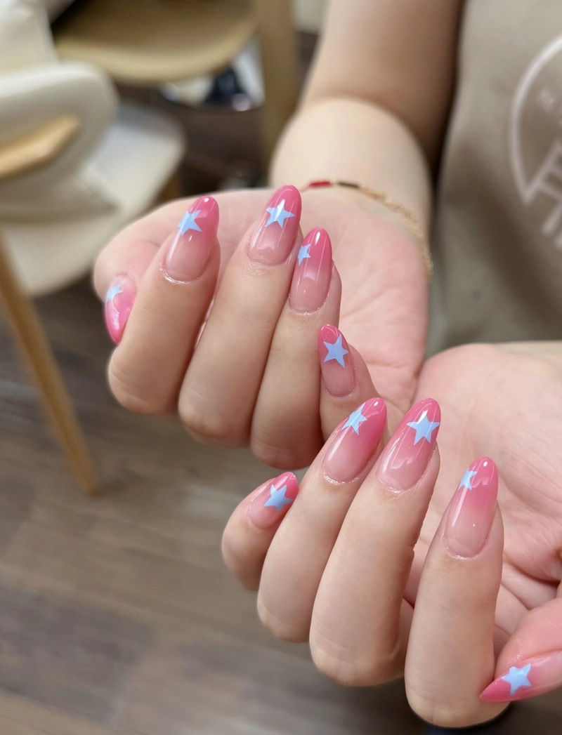 mẫu nail thạch hồng móng nhọn