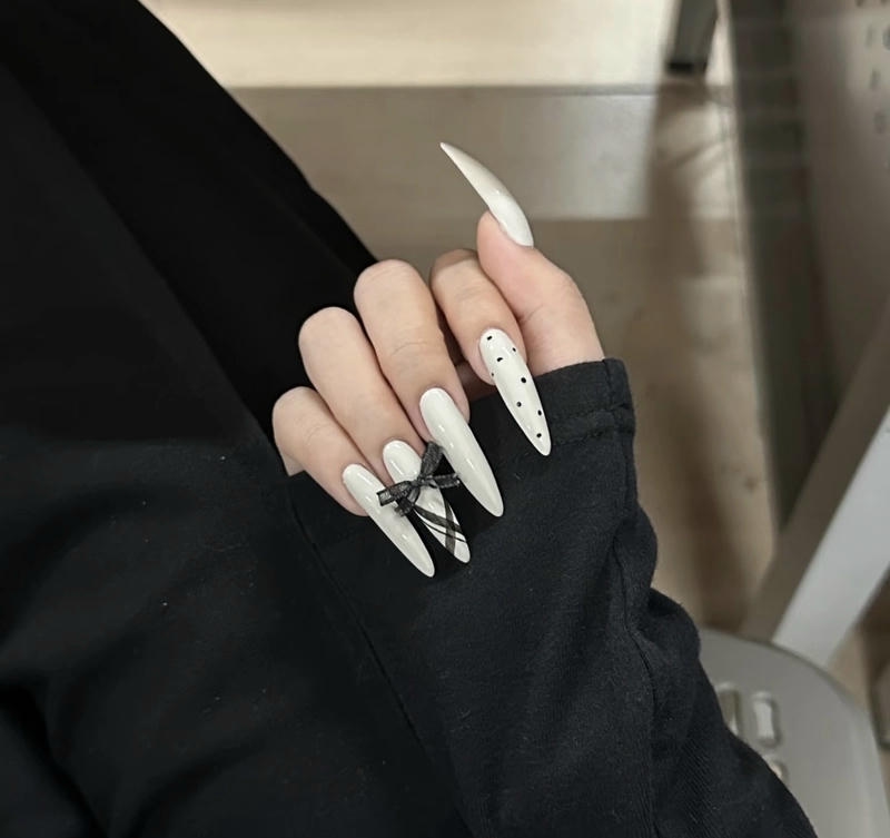 mẫu nail trắng gạo