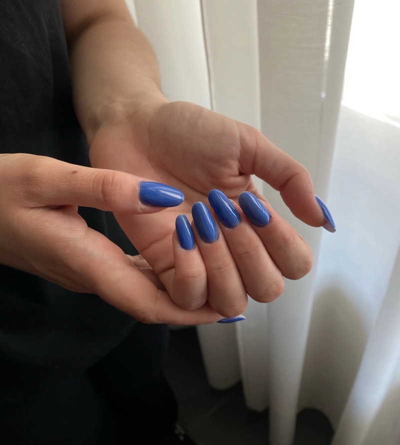 mẫu nail xanh dương đơn giản