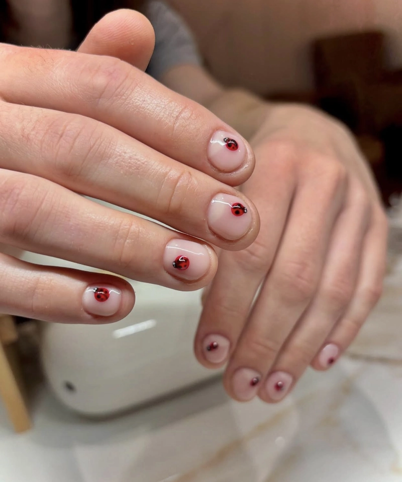 mẫu nail xinh cho móng tay ngắn đơn giản