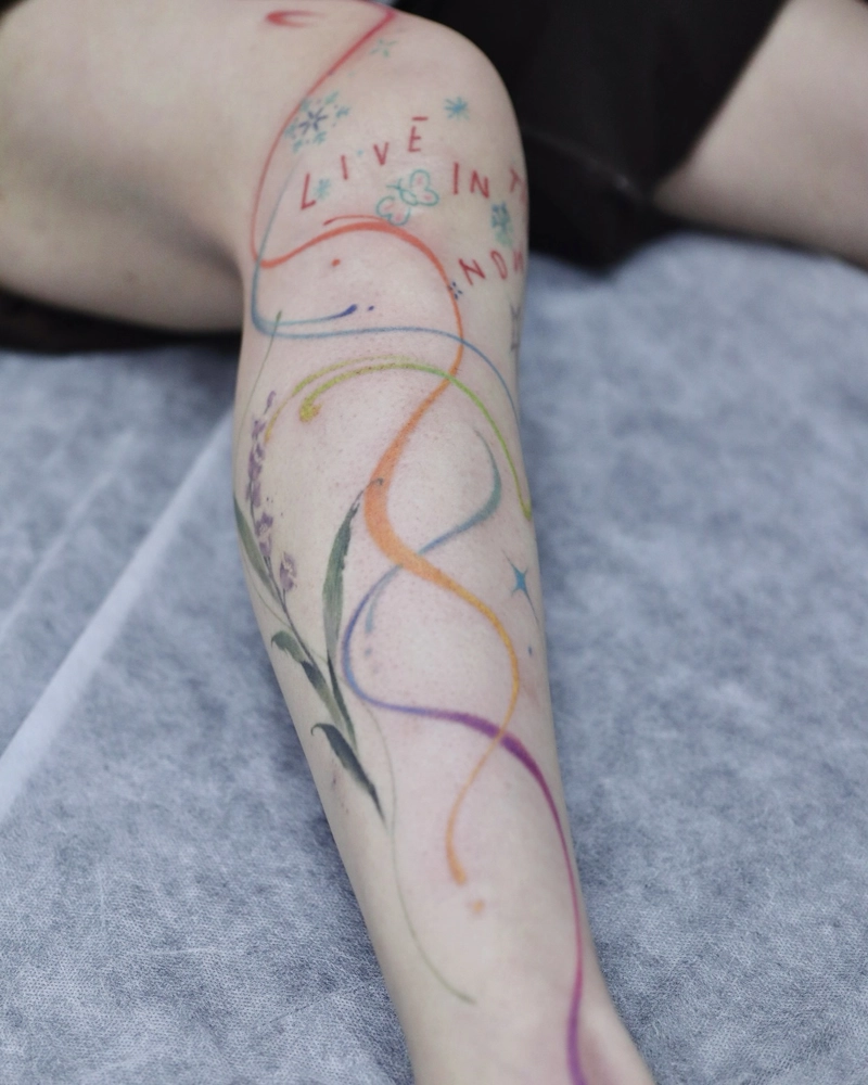 mẫu tattoo bắp chân nữ phong cách cá tính nổi bật