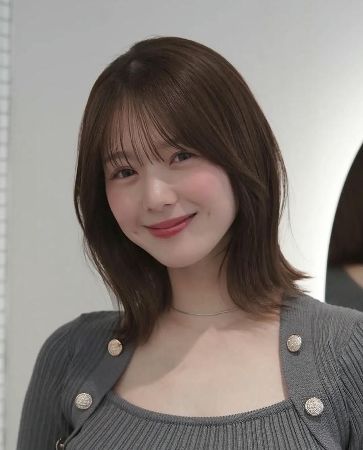 mẫu tóc ngắn nữ mặt tròn phong cách trẻ