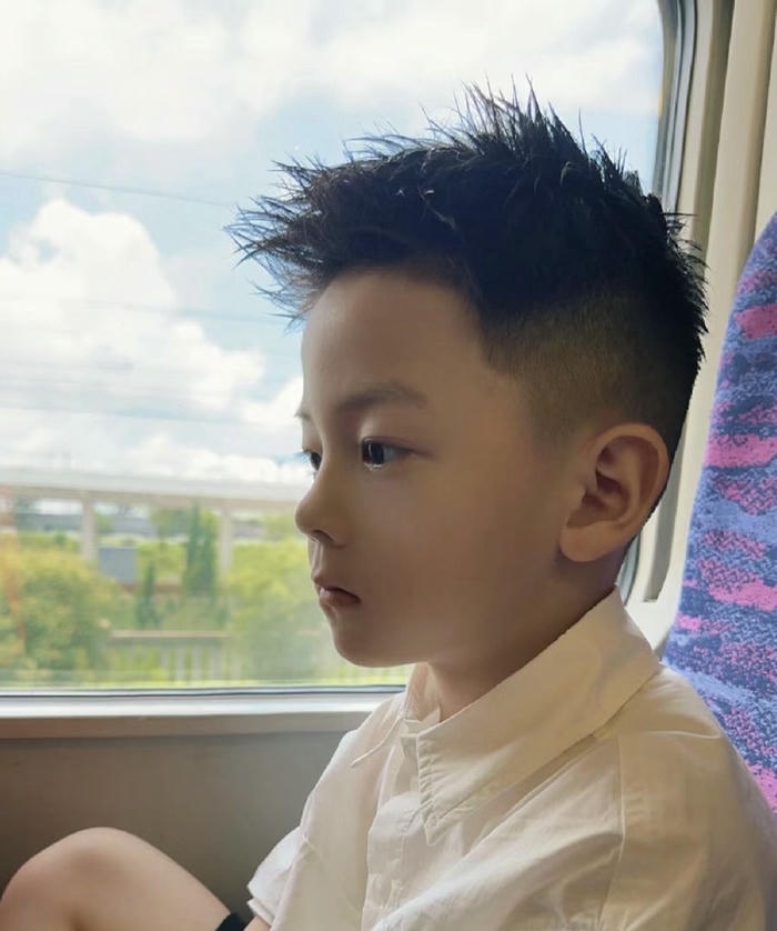 mẫu tóc undercut cho bé trai cute