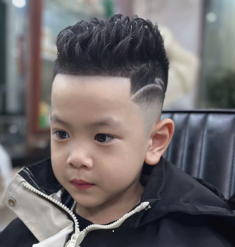 mẫu tóc xoăn cho bé trai