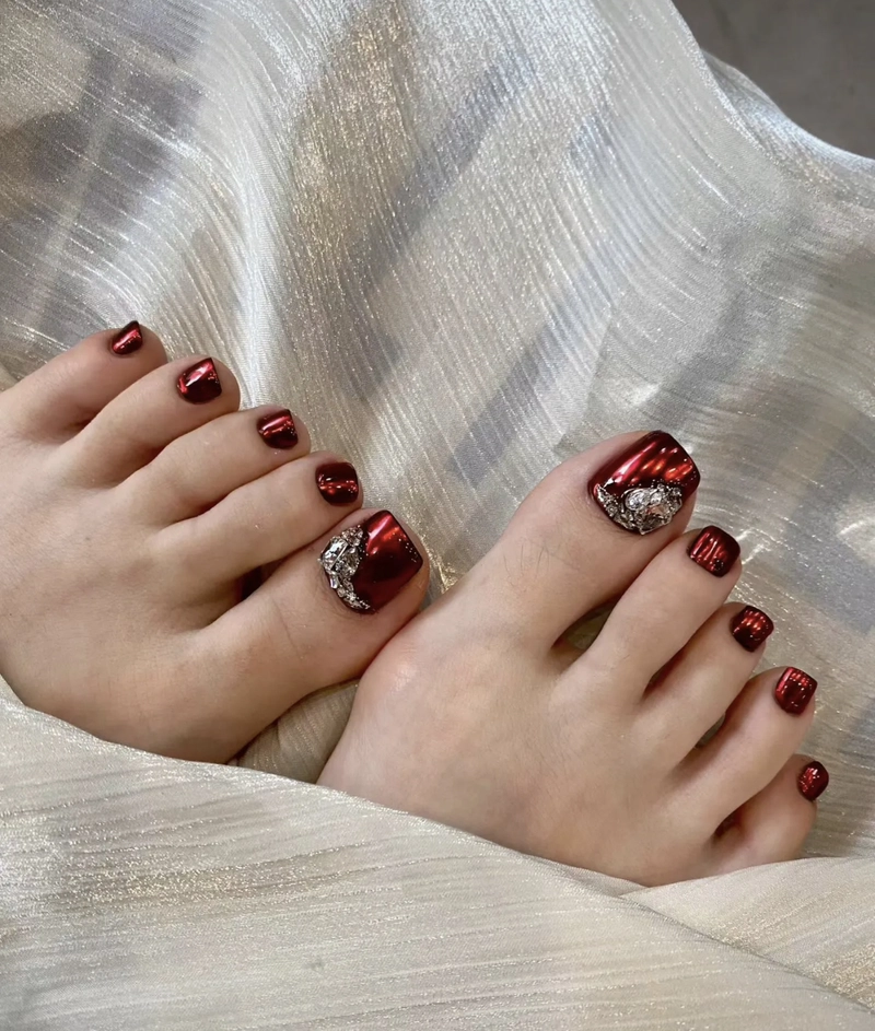 nail chân màu đỏ đính đá