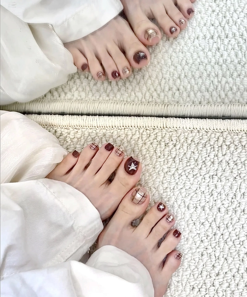 nail chân màu nâu đất