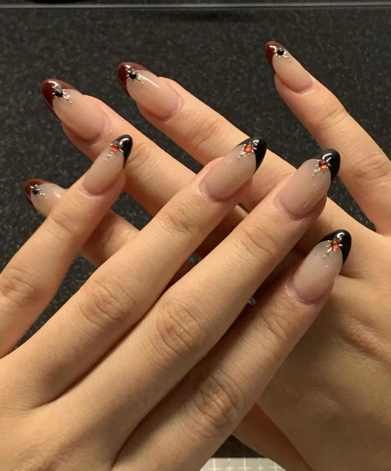 nail đầu móng trắng đính đá