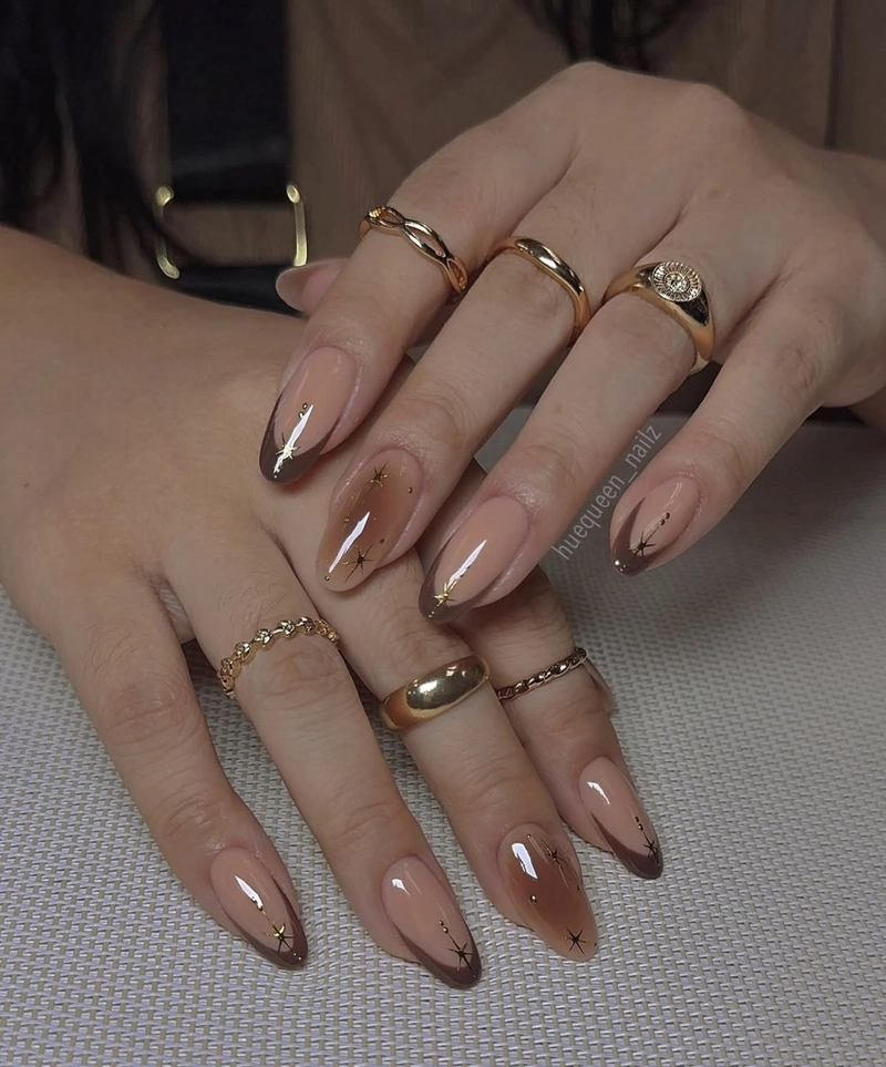 nail màu nâu nhạt