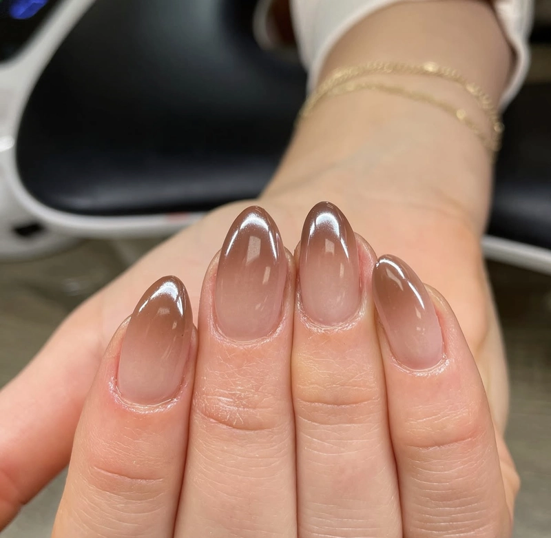 nail màu nâu thạch ombre
