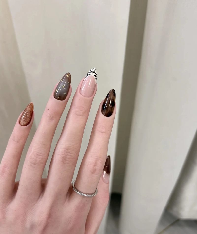 nail màu vàng nâu