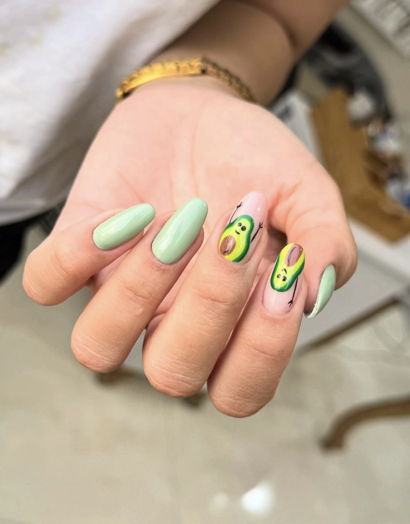 nail màu xanh bơ đáng yêu