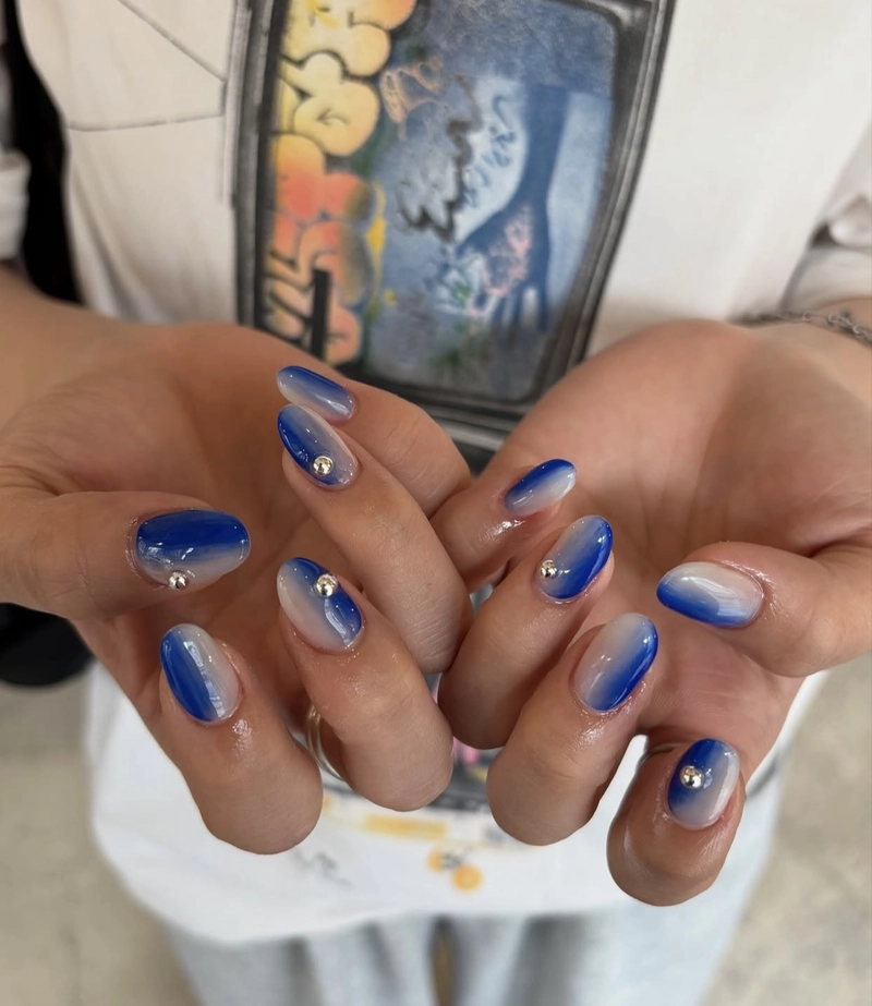 ombre xanh dương nail đẹp