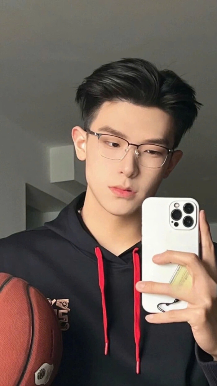 side part vuốt ngược cổ điển