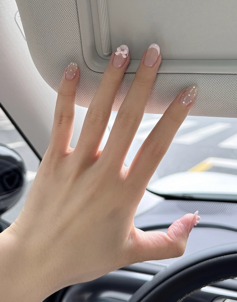 sơn đầu móng trắng cute