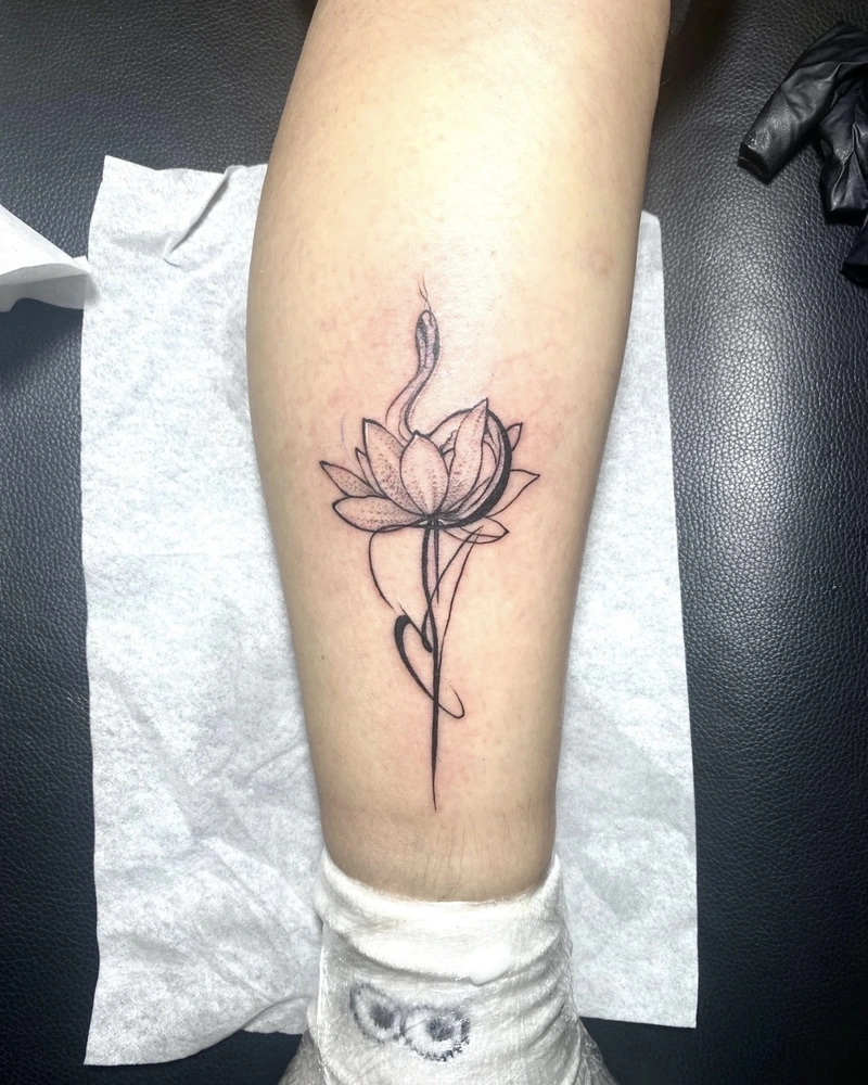 tattoo bắp chân nữ độc đáo mang vẻ đẹp hiện đại