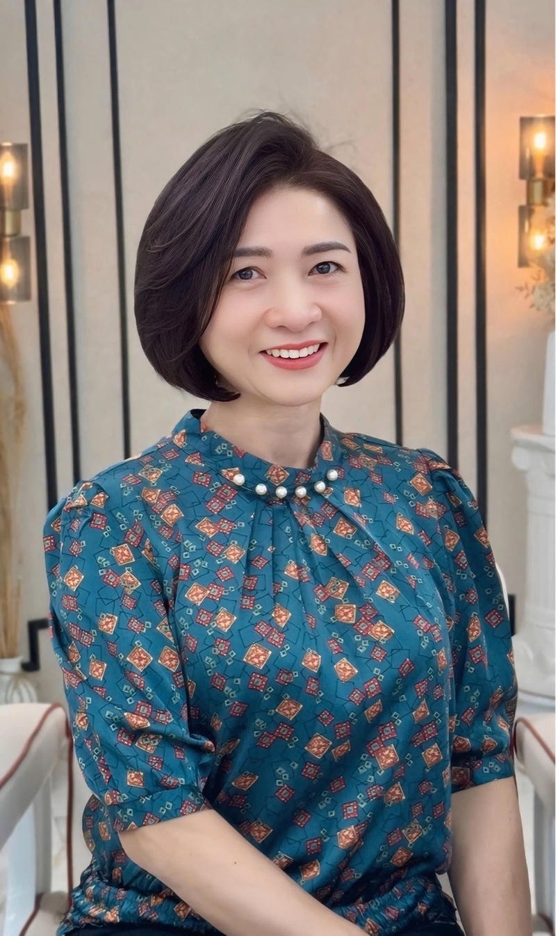 tóc bob uốn cụp cho phụ nữ trung niên