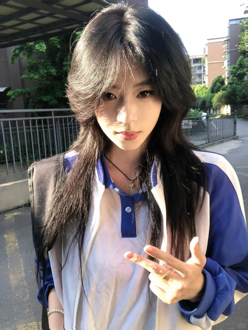 tóc layer mullet nữ mái bay