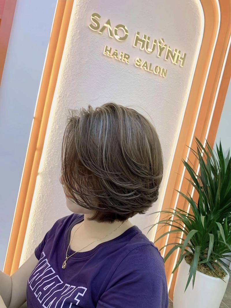 tóc layer ngắn ngang vai cho mặt tròn