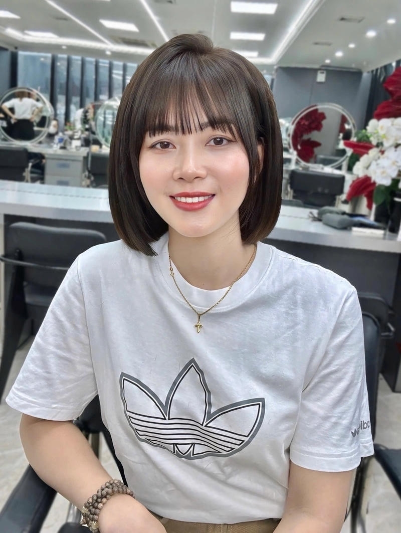 tóc layer nữ ngắn ngang vai mặt tròn