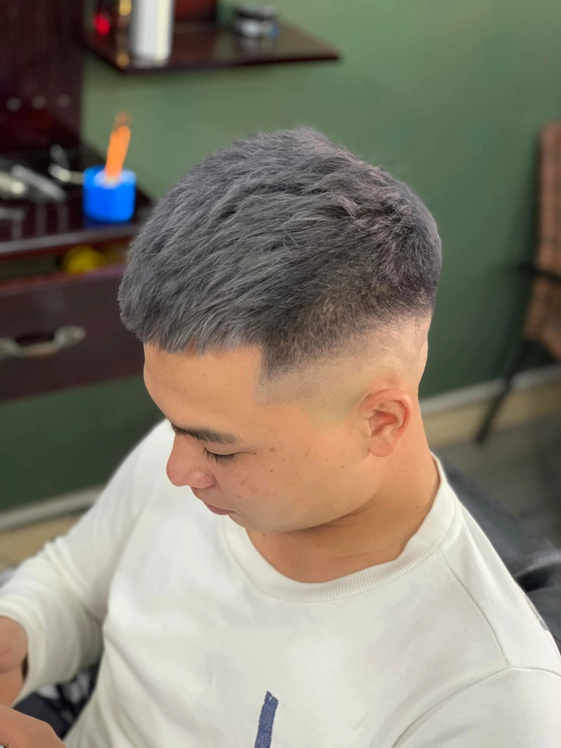tóc mohican ngắn cho nhuộm bạch kim