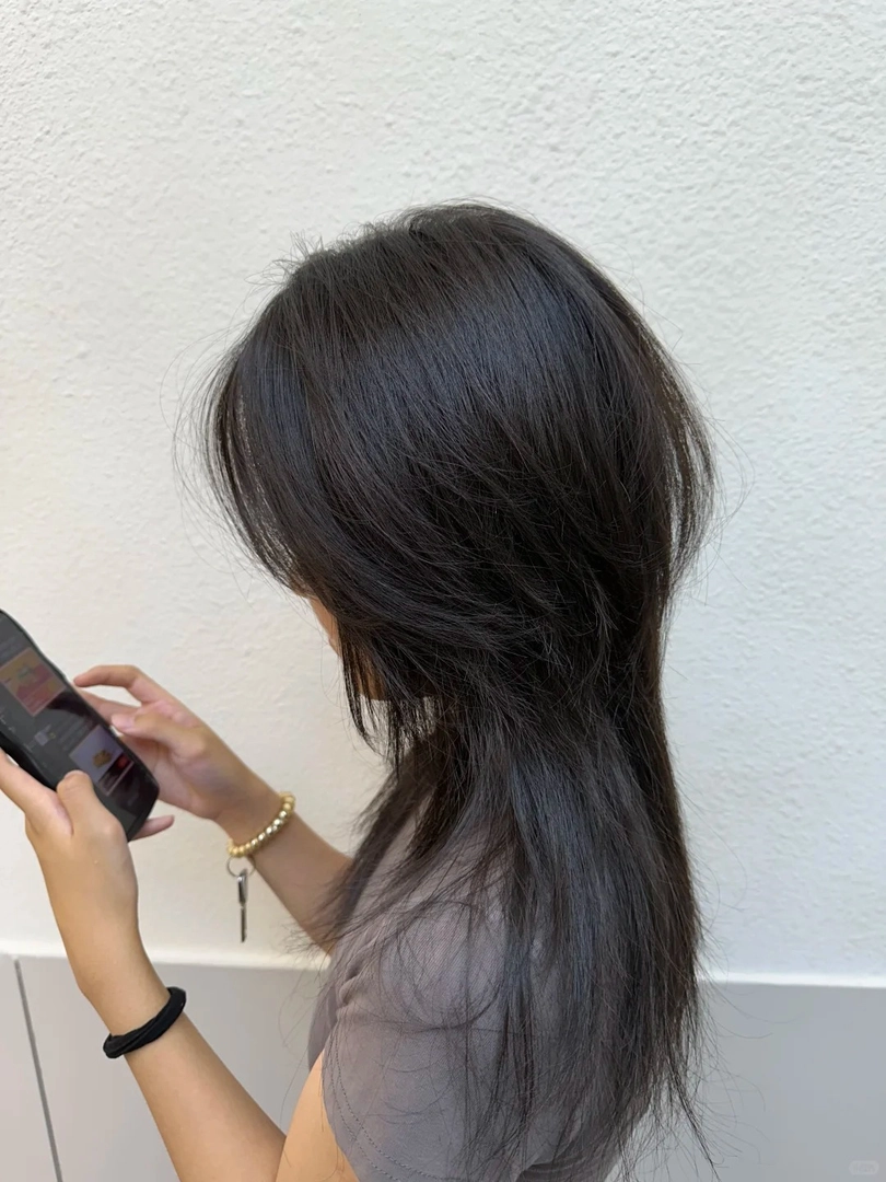 tóc mullet nữ mái bay