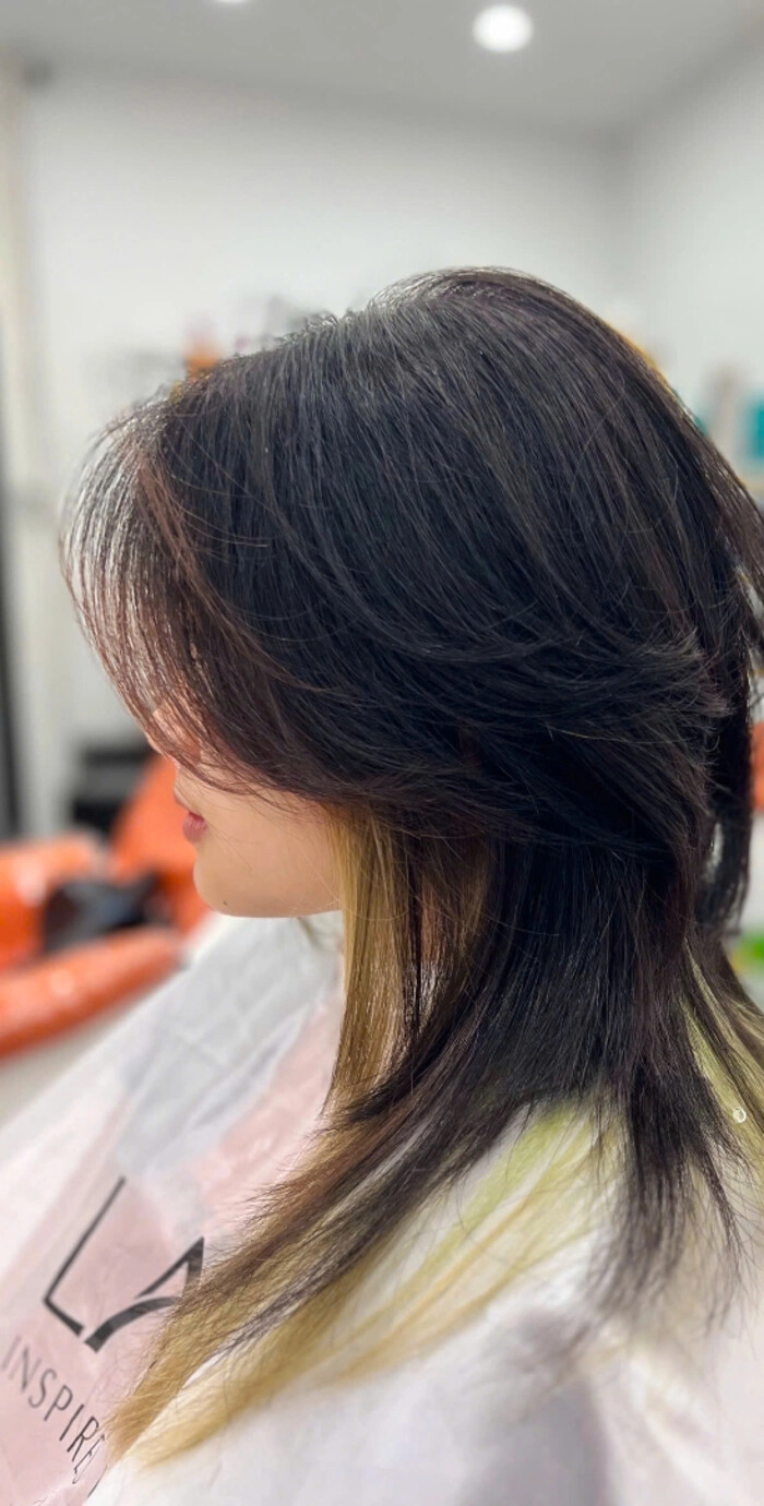 tóc mullet nữ ngắn mái bay