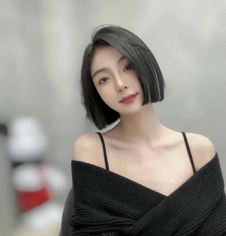 tóc ngắn nữ mặt tròn che má bầu