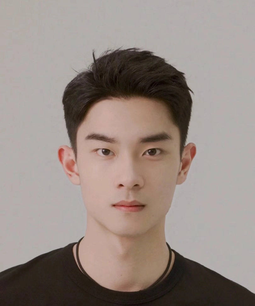 tóc side part ngắn cho mặt góc cạnh