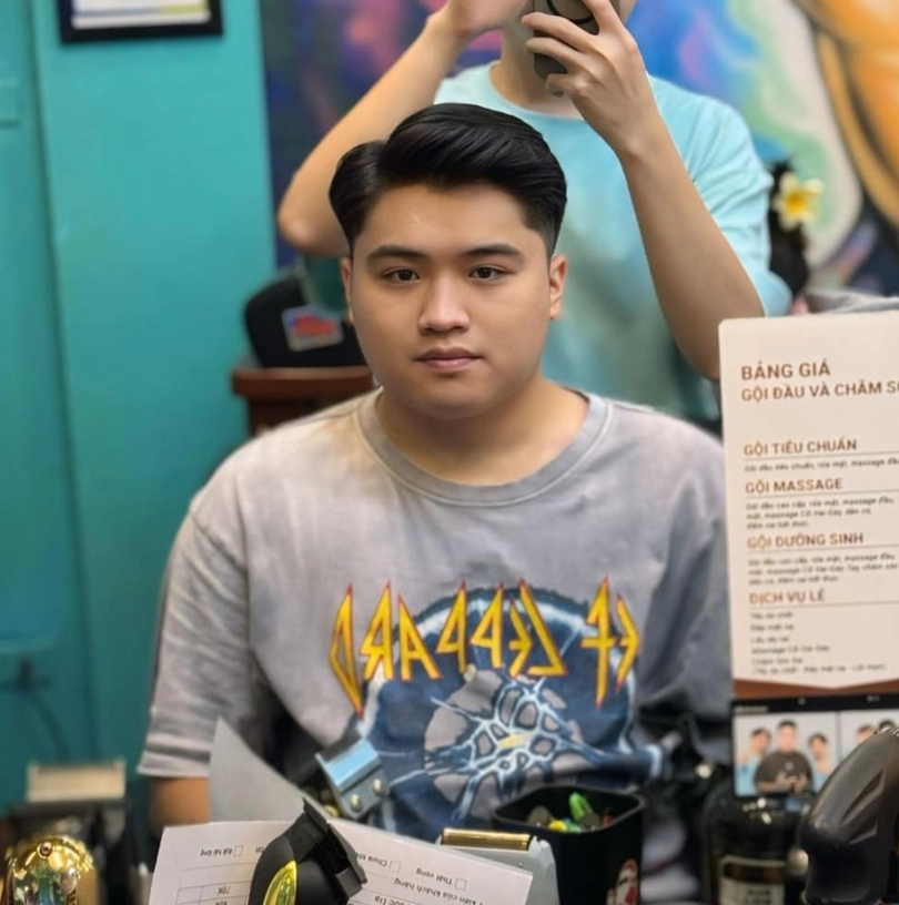 tóc side part ngắn vuốt ngược