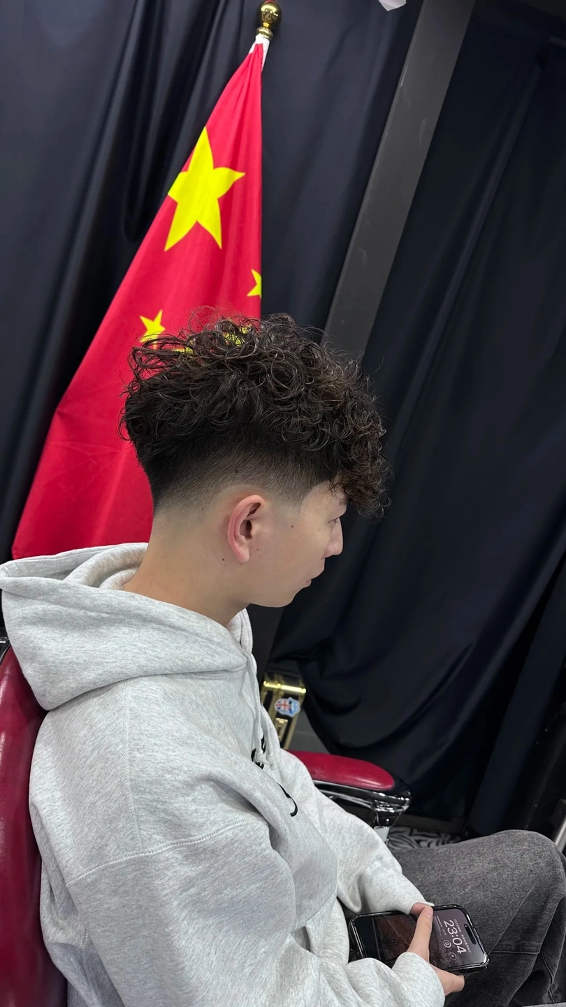 tóc taper fade xoăn