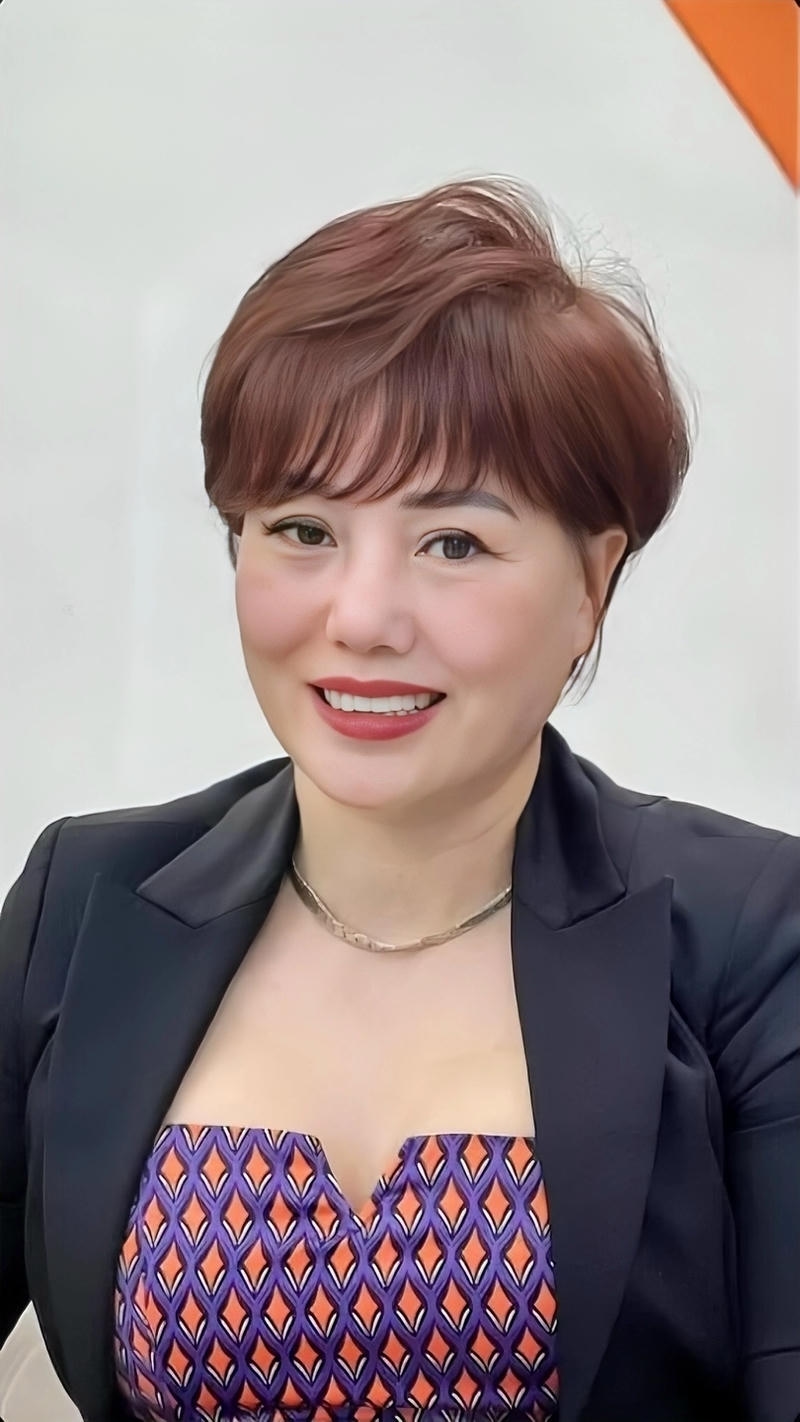 tóc tém uốn nhẹ cho phụ nữ 50 tuổi