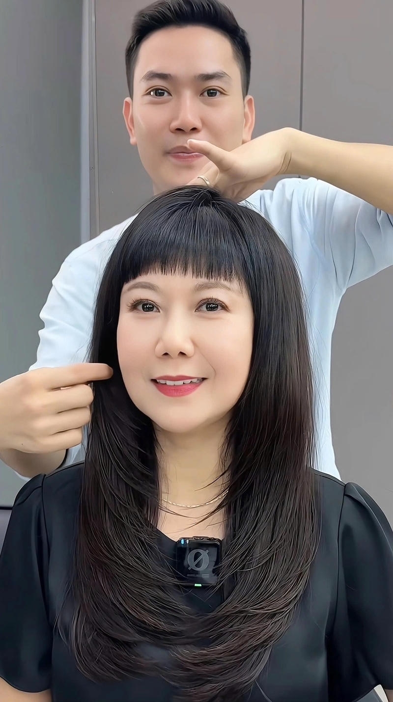 tóc xoăn lơi cho phụ nữ 50 tuổi mái bằng