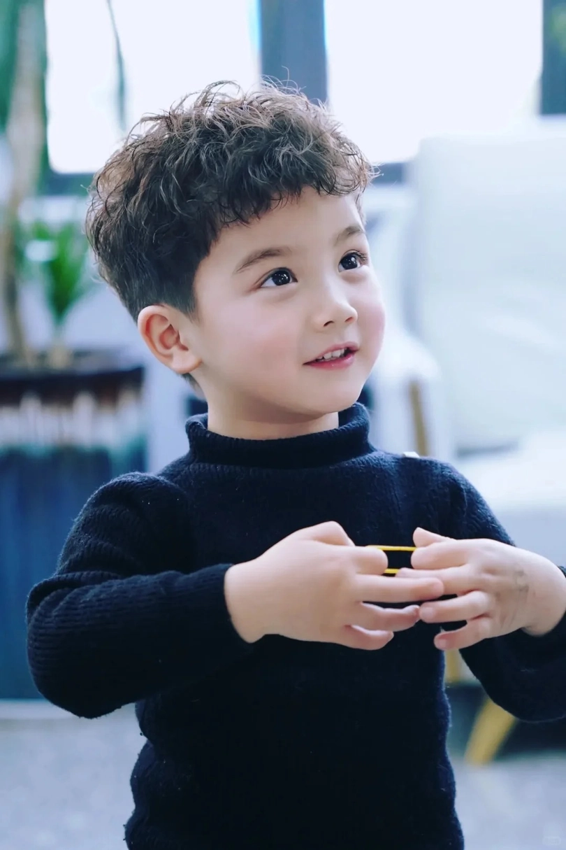 tóc xoăn sâu cho bé trai