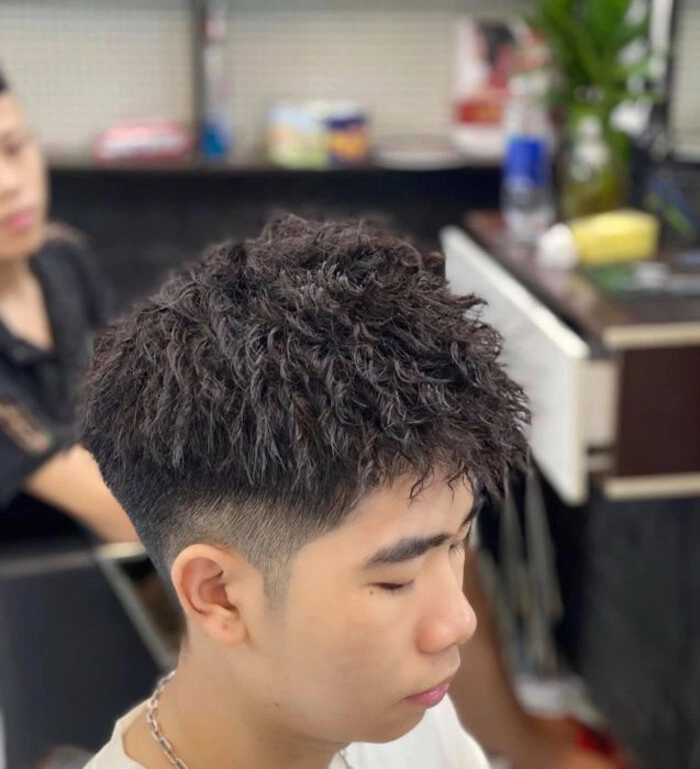 uốn tóc con sâu nam