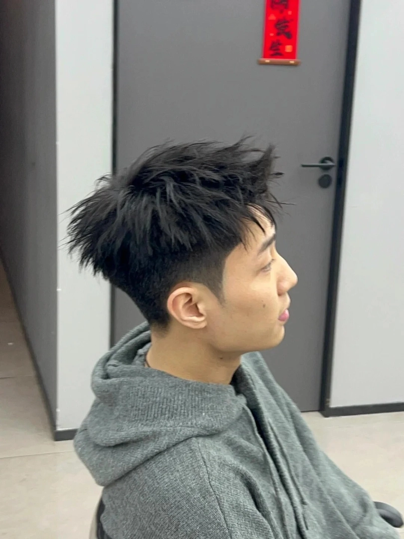 vuốt sáp tóc spiky