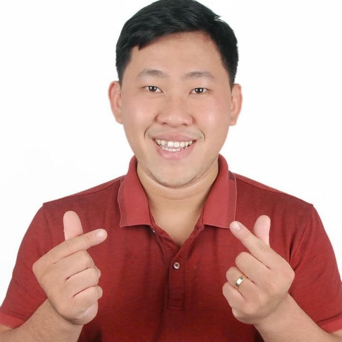Meme thả tim với biểu cảm đáng yêu