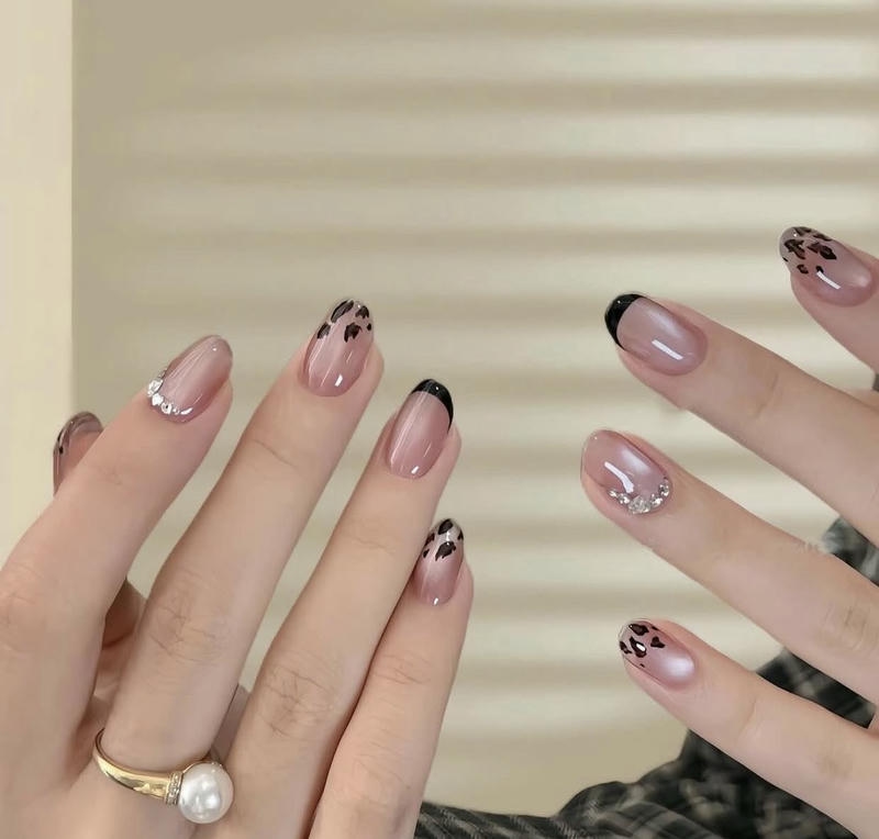 Nail mắt mèo lung linh french đầu móng