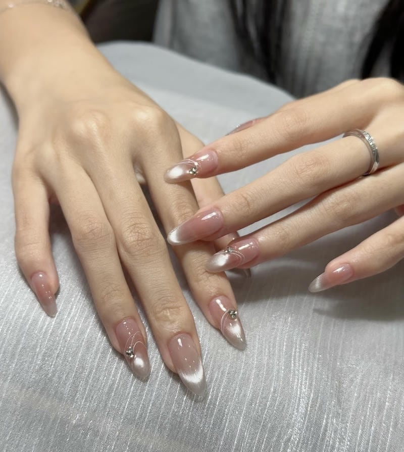 Nail mắt mèo phong cách hiện đại sang chành