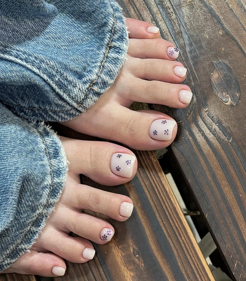 mẫu nail chân đơn giản nhẹ nhàng