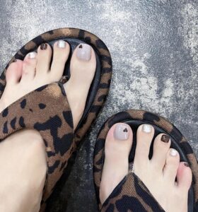 mẫu nail chân đơn giản tôn da