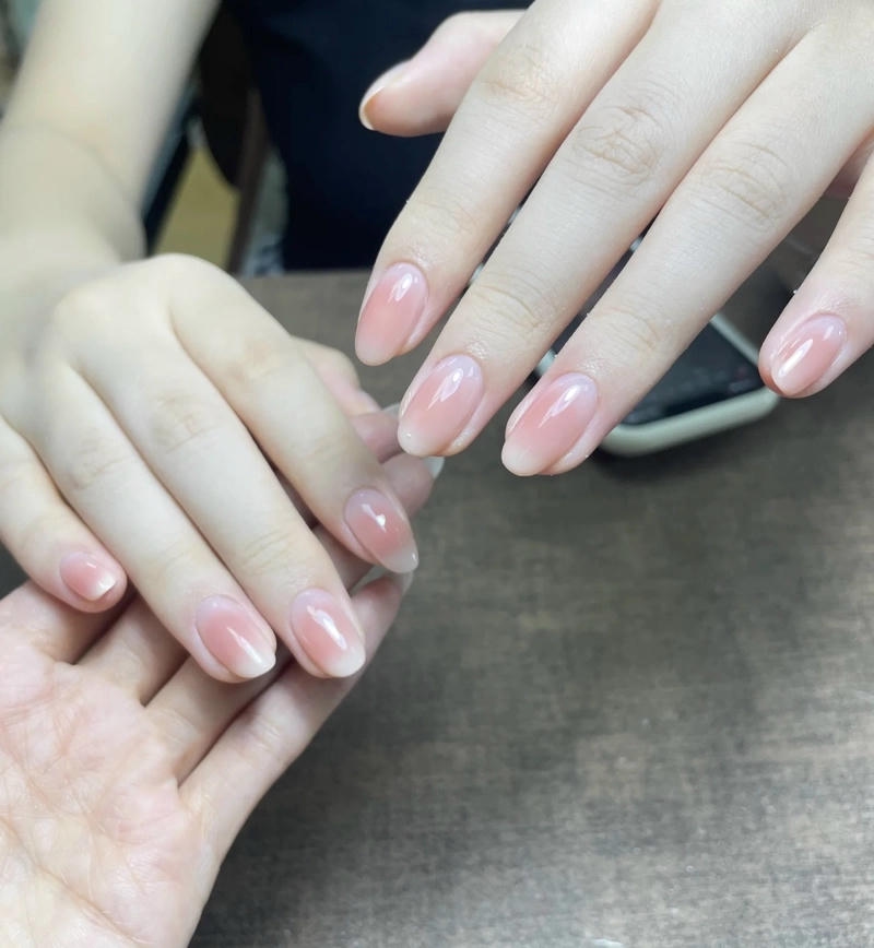 mẫu nail màu hồng thạch cực đơn giản