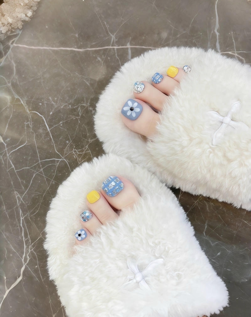 mẫu vẽ móng chân đẹp đơn giản